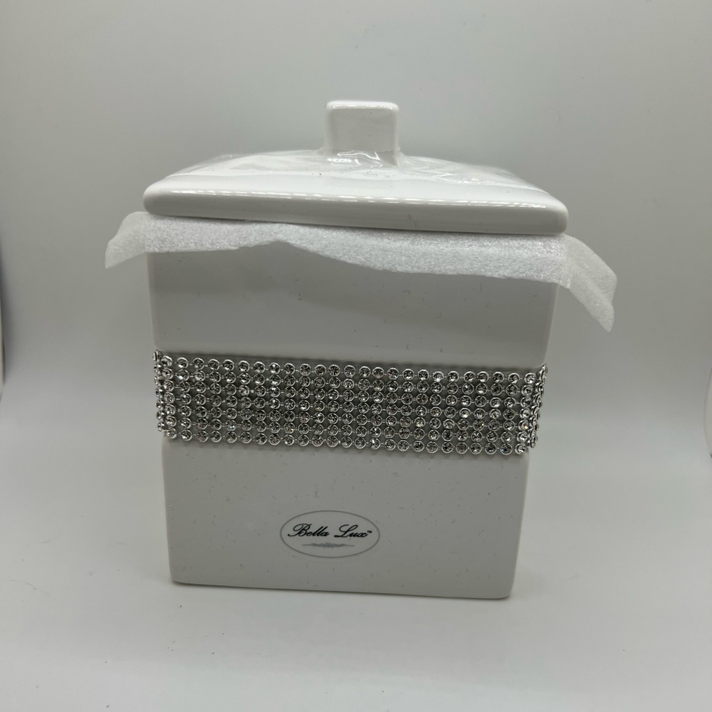 NWT Bella luxx qtip/cotton ball holder